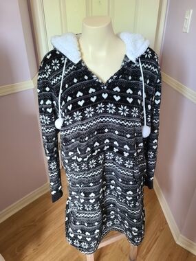 Cozy Black & White Hooded Sleep Shirt - Sherpa Trim